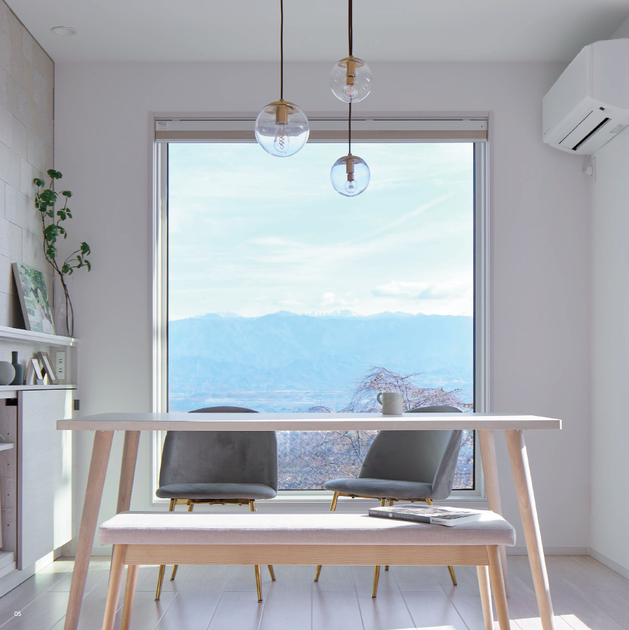 まるで風景を切り取ったようなピクチャーウィンドウ