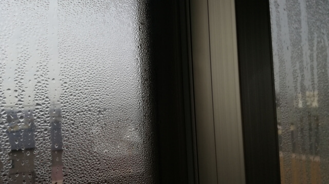 なぜマンションは結露がひどいのか【メカニズムから原因と対策を解説】