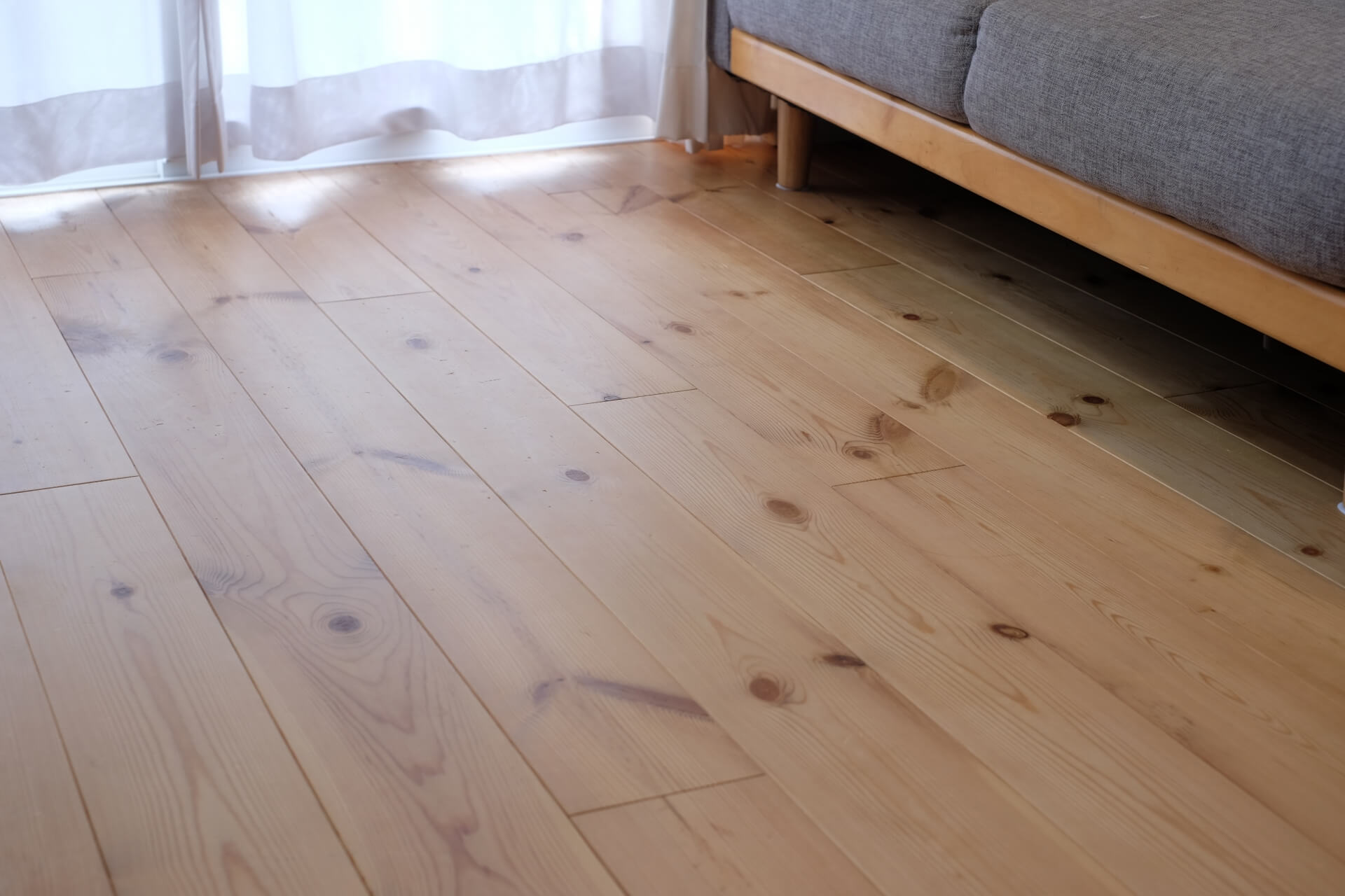 無垢床で10年後に後悔しない！オーク・ヒノキの経年変化と現実的なメンテナンス